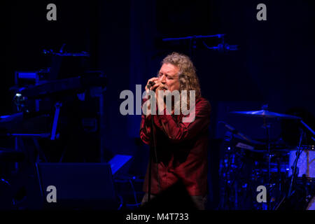 Toronto, Kanada. 17 Feb, 2018. Robert Plant führt mit dem sensationellen Platz Laufräder bei Massey Hall in Toronto. Credit: Bobby Singh/Alamy leben Nachrichten Stockfoto