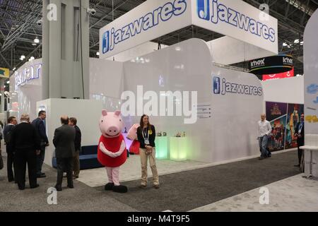 Jacob K. Javits Convention Center, New York, USA, 17. Februar 2018 - Aussteller und Einkäufer während des ersten Tages des American International Toy Fair 2018 heute in New York City. Foto: Luiz Rampelotto/EuropaNewswire *** Local Caption *** 00006041 | Verwendung der weltweiten Kredit: dpa Picture alliance/Alamy leben Nachrichten Stockfoto