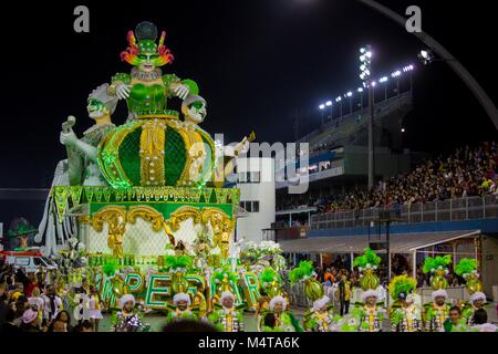 Sao Paulo, Sao Paulo, Brasilien. 17 Feb, 2018. Mitglieder des Tom Maior samba Schule Parade an der Anhembi Sambadrome, während die Gewinner Parade der Karneval 2018 in Sao Paulo, Brasilien. Credit: Paulo Lopes/ZUMA Draht/Alamy leben Nachrichten Stockfoto