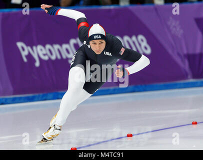 Gangneung, Südkorea. 18 Feb, 2018. Geschwindigkeit Skater Brittany Bowe konkurriert, während die Damen Eisschnelllauf 500 m Finale der PyeongChang 2018 Winter-olympischen Spiele bei Gangneung Oval am Sonntag, den 18. Februar 2018. Credit: Paul Kitagaki jr./ZUMA Draht/Alamy leben Nachrichten Stockfoto