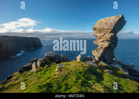 Felsformation an der Hag Kopf, die Klippen von Moher an der Küste zu Fuß, County Clare, Irland. Stockfoto