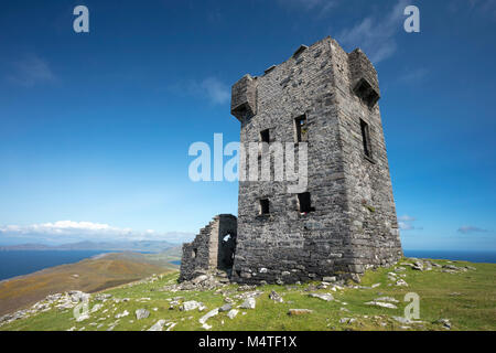 Napoleonischen signal Turm auf dem Gipfel des Cnoc Bolais, dursey Island, Beara Halbinsel, County Cork, Irland. Stockfoto