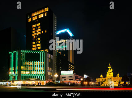 Nagaworld Casino im Zentrum von Phnom Penh City street Kambodscha bei Nacht Stockfoto