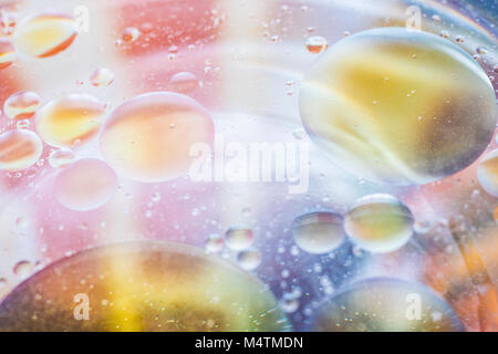 Random Thema fotografierte Nahaufnahme Makro Aufnahmen von farbigen Blase aus Wasser und Öl gemischt Stockfoto