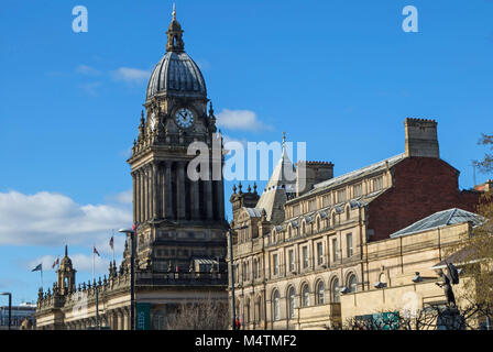 Leeds Rathaus an einem sonnigen Frühlingsmorgen, West Yorkshire, England, UK. Stockfoto