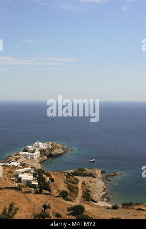 Der bekannteste Ort auf der Insel Sifnos Chrysopigi. Ägäis, Kykladen, Griechenland Stockfoto