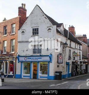 Eines der (28) Die Bilder auf dieser Schießen von High Street beliebte Marken shop Fronten und Geschäftsräume. Die loggerheads Pub, Shrewsbury. Stockfoto