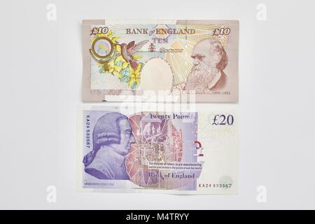 Bank von England £ 10 Banknoten mit Charles Darwin und £ 20 Banknoten mit Adam Smith auf weißem Hintergrund Stockfoto