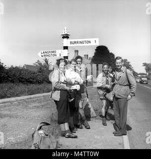 Junge Wanderer wandern in North Somerset in England Großbritannien 1950 Stockfoto