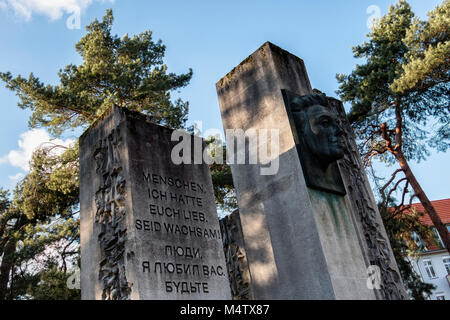 Denkmal für Julius Fučík, Tschechische kommunistische Journalistin von den Nazis verhaftet und 1943 ermordet. Denkmal in den Bürgerpark, Pankow, Berlin Julius Fučí Stockfoto