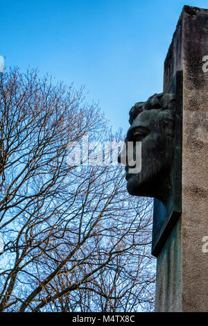 Denkmal für Julius Fučík, Tschechische kommunistische Journalistin von den Nazis verhaftet und 1943 ermordet. Denkmal in den Bürgerpark, Pankow, Berlin Julius Fučí Stockfoto