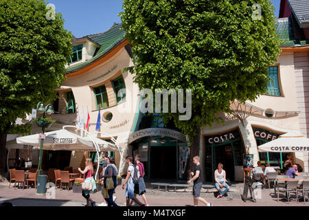 Krzywy Domek - Twisted, schiefe Haus in der Stadt Sopot, Polen, Europa Stockfoto