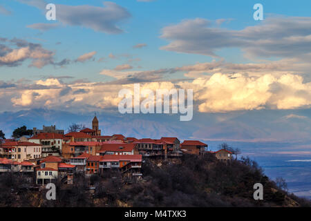 Signagi georgian town view with clouds in the background, Kakheti region, Georgia Stockfoto