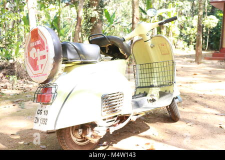 Vintage Scooter Bajaj Priya ist einer der Oldtimer Classic Scooter Legende in Indien. Mit Bajaj Auto Ltd. für Maharashtra Scooter hergestellt Stockfoto