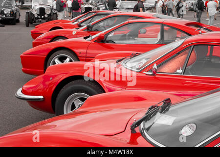 Fünf roten Ferrari Stockfoto