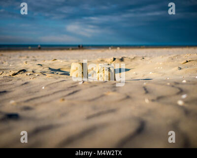 Sand schimmel Reste an einen leeren Strand Stockfoto