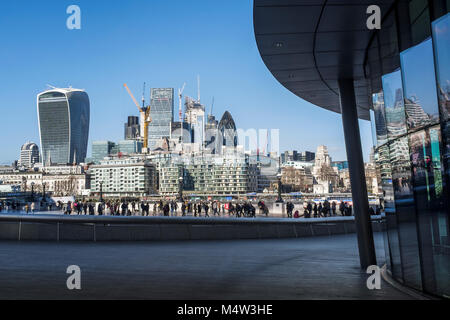 Stadt Skyline von London gesehen von der City Hall, London, UK. Februar 2018 Stockfoto