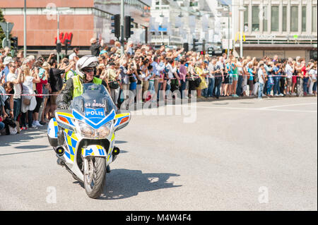 Menschen bei Sergel Platz für Stockholm Pride Parade 2012 zu beginnen. Stockfoto