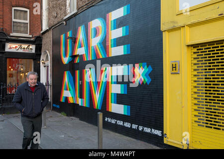 Street Art in Dublin, U sind Lebendig Stockfoto