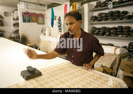 Inder Tat Holz blockieren den Druck für Textilwaren in Indien von Hand. Stockfoto