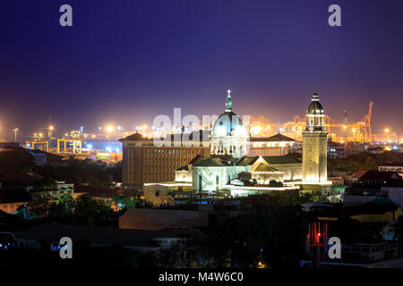 Manila Cathedral bei Sonnenuntergang, Intramuros, Manila, Philippinen Stockfoto