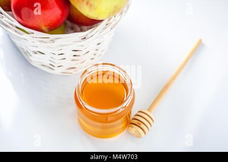 Äpfel, Granatäpfel und Honig für Rosch ha-Schana Stockfoto