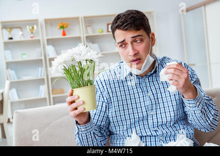 Mann leidet unter Allergien - medizinisches Konzept Stockfoto