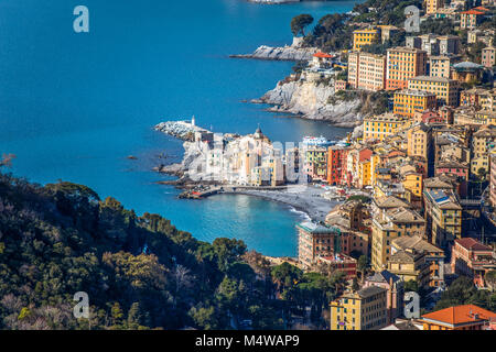 Luftaufnahme der Stadt Camogli, Genua (Genova) Provinz, Ligurische Riviera, Mittelmeer, Italien Stockfoto