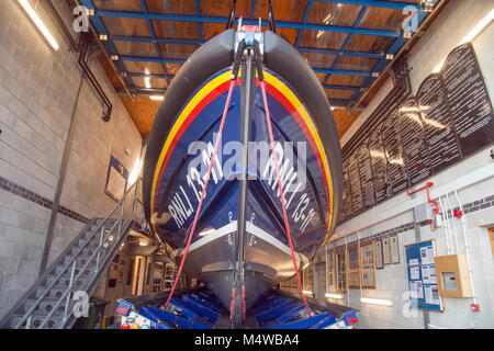 St Ives, Cornwall, England, 13. Februar 2018, Royal National Lifeboat Institution Rettungsboot ist bereit für den Start. Stockfoto