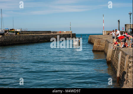 Aberaeron Hafen an einem sonnigen Sommertag Stockfoto