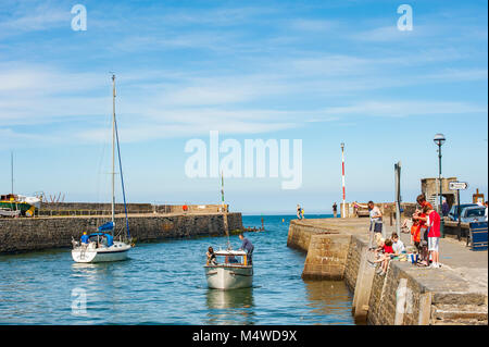 Aberaeron Hafen an einem sonnigen Sommertag Stockfoto