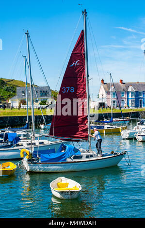 Aberaeron Hafen an einem sonnigen Sommertag Stockfoto