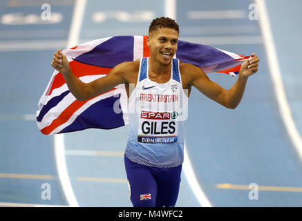 Elliot Giles feiert den Gewinn der Männer 800 m während der Tag zwei Der SPAR British Indoor Leichtathletik WM Arena Birmingham. Stockfoto