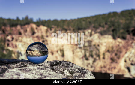 Reflexionen im Bergbau Behälter Stockfoto