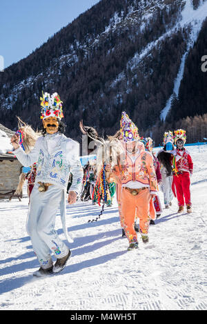 Coumba Freida Karneval, in der Nähe von Cerisey, Great St. Bernard Valley, Aosta, Italien Stockfoto