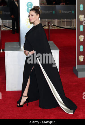 Rebecca Ferguson an der EE-British Academy Film Awards in der Royal Albert Hall, Kensington Gore, Kensington, London statt. PRESS ASSOCIATION Foto. Bild Datum: Sonntag, Februar 18, 2018. Siehe PA Geschichte showbiz Bafta. Photo Credit: Yui Mok/PA-Kabel. Stockfoto