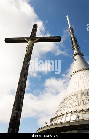 Jesus Christus Kreuzigung vor Berges Jested, Liberec, Tschechische Republik Stockfoto