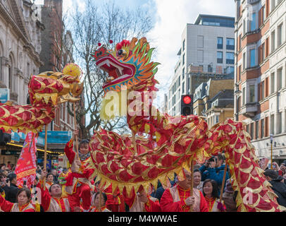 London, Großbritannien. 18 Feb, 2018. Stadt feiert Ankunft des chinesischen neuen Jahres. Die Hauptstadt Gastgeber der größten Neujahrsfest außerhalb Chinas. Credit: michelmond/Alamy leben Nachrichten Stockfoto