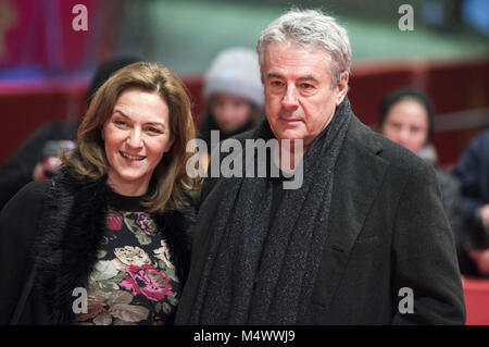 Berlin, Deutschland. 17 Feb, 2018. Martina Gedeck und Markus Imboden bei der Premiere von "Transit" auf der Berlinale 2018/68. Internationalen Filmfestspiele Berlin im Berlinale-Palast. Berlin, 17.02.2018 | Verwendung der weltweiten Kredit: dpa/Alamy Leben Nachrichten Quelle: dpa Picture alliance/Alamy leben Nachrichten Stockfoto