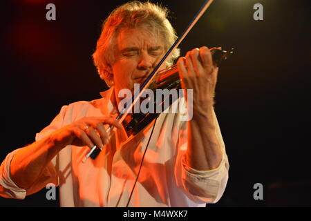 Datei: 18 Feb, 2018. Foto: Paris, Frankreich. 19. März 2014. Foto zeigt Didier in Concert", Le Petit Journal Montparnasse in 2014". Didier Lockwood, 62, einer der bekanntesten französischen Violinisten, starb an einem Herzinfarkt in diesem Sonntag, den 18. Februar, seinem Vertreter bekannt gegeben. Er arbeitete mit den größten, von Claude Nougaro Barbara durch Jacques Higelin oder Miles Davis. Credit: Gilles Delacourd/Alamy leben Nachrichten Stockfoto