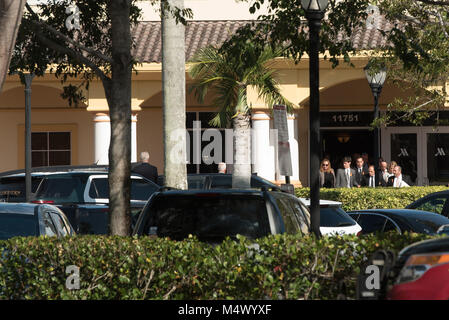 Parkland, Florida, USA. 18 Feb, 2018. Die Guttenberg Familie auf dem Weg zu der Beerdigung Prozession nach Jaime's Guttenberg trauerfeier an der Reiher-bucht Marriot in einer Parklandschaft am Sonntag, den 18. Februar. Jaime Guttenberg (17) ist eine der 17 Opfer des tödlichen Schießen auf Marjory Stoneman Douglas High School in einer Parklandschaft, am Mittwoch. Credit: Orit Ben-Ezzer/ZUMA Draht/Alamy leben Nachrichten Stockfoto