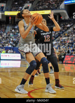 Hartford, CT, USA. 18 Feb, 2018. Azura Stevens (23) Der Uconn Huskies schaut während eines Spiels gegen den Tempel Eulen bei der XL Center in Hartford, CT zu schießen. Gregory Vasil/CSM/Alamy leben Nachrichten Stockfoto