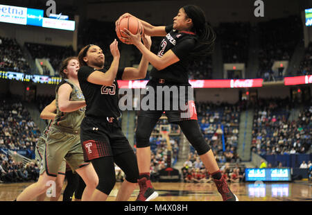 Hartford, CT, USA. 18 Feb, 2018. Emani Mayo (12) Der Tempel Eulen greift sich einen Rebound während eines Spiels gegen die Uconn Huskies am XL Center in Hartford, CT. Gregory Vasil/CSM/Alamy leben Nachrichten Stockfoto