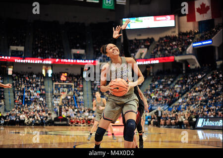 Hartford, CT, USA. 18 Feb, 2018. Azura Stevens (23) Der Uconn Huskies schaut während eines Spiels gegen den Tempel Eulen bei der XL Center in Hartford, CT zu schießen. Gregory Vasil/CSM/Alamy leben Nachrichten Stockfoto