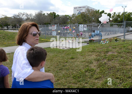 Parkland, FL, USA. 18 Feb, 2018. Atmosphäre tagen nach Stoneman Douglas High School Shooting am 18. Februar in Parkland, Florida 2018. Quelle: MPI04/Medien Punch/Alamy leben Nachrichten Stockfoto