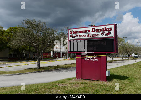 Parkland, FL, USA. 18 Feb, 2018. Atmosphäre tagen nach Stoneman Douglas High School Shooting am 18. Februar in Parkland, Florida 2018. Quelle: MPI04/Medien Punch/Alamy leben Nachrichten Stockfoto