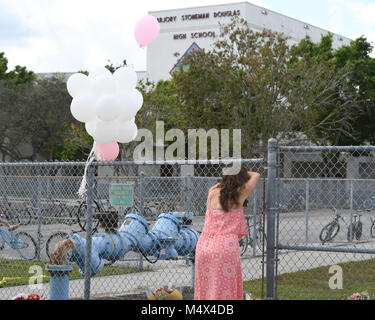 Parkland, FL, USA. 18 Feb, 2018. Atmosphäre tagen nach Stoneman Douglas High School Shooting am 18. Februar in Parkland, Florida 2018. Quelle: MPI04/Medien Punch/Alamy leben Nachrichten Stockfoto