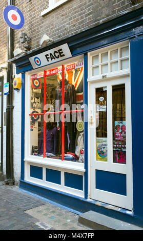 Farbfoto der Gesicht ein mod Stores in Soho, London, England, UK. Credit: London Snapper Stockfoto