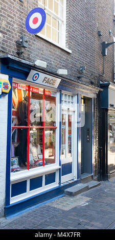 Farbfoto der Gesicht ein mod Stores in Soho, London, England, UK. Credit: London Snapper Stockfoto