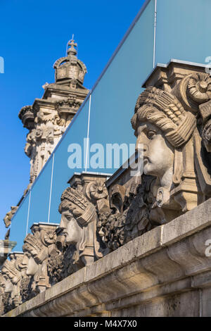 Die bas-relief auf dem Gesims des Gebäudes des Bundestages. Deutschland. Berlin Stockfoto